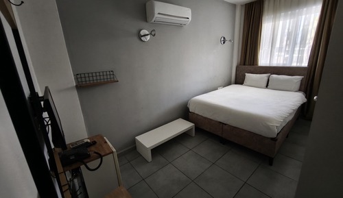 Economy Room