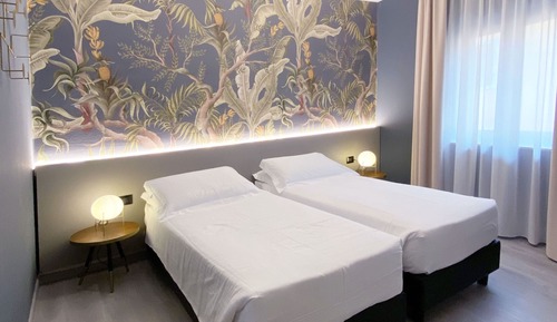 Comfort Double or Twin Room, Partial Lake View