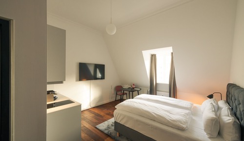 Deluxe Studio