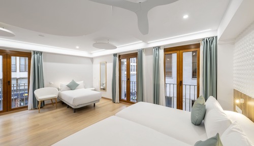 Superior Triple Room, 3 Twin Beds, Pool Access