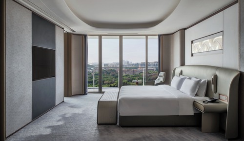 Premium Room, 1 King Bed, Accessible, Club Lounge Access