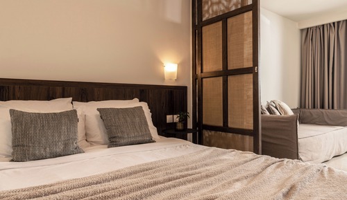 Deluxe One Bedroom Suite with Sharing Pool