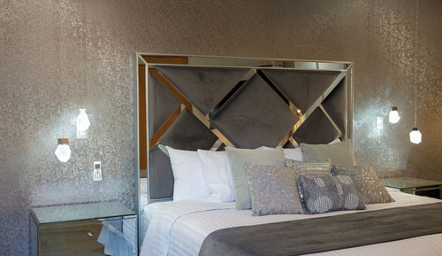 Deluxe Room, Jetted Tub