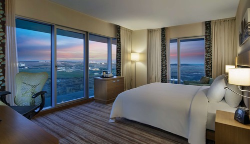Room, 1 King Bed, Smoking, Garden View (Corner Room, River View)