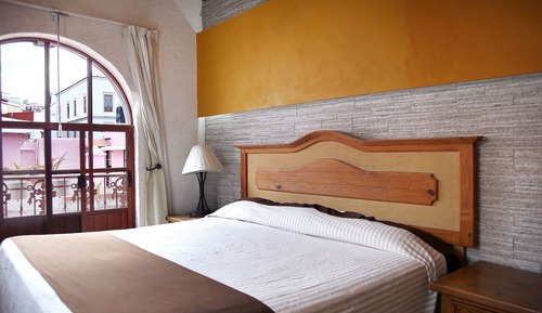 Standard Room, 1 King Bed