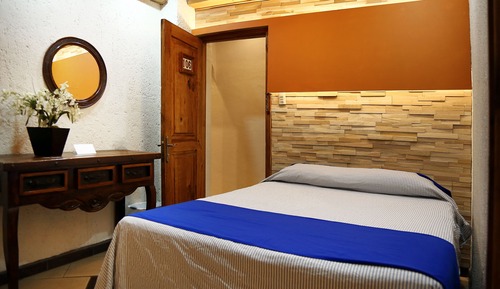 Basic Room, 1 Queen Bed