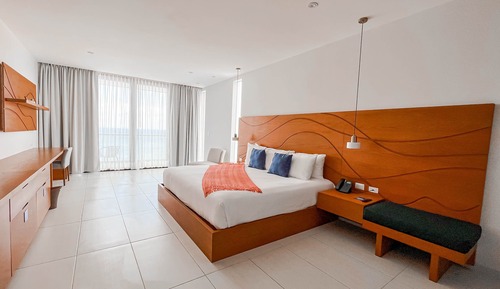 Superior Room, 1 King Bed, Non Smoking, Ocean View