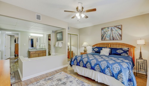 Condo (632 - Livin' It Up - No Pets Allowed)