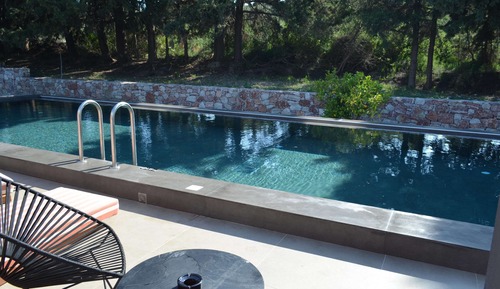 Suite with Sharing Pool