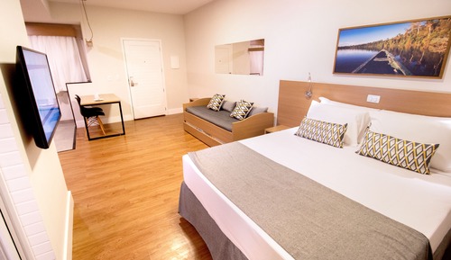Deluxe Room, 1 Queen Bed, Air conditioning, Courtyard View