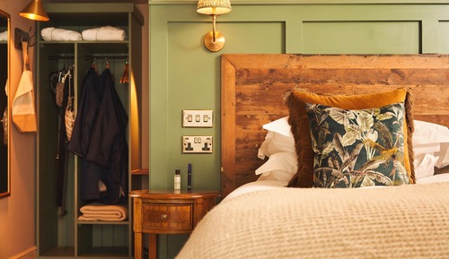 Family Room, 2 Bedrooms