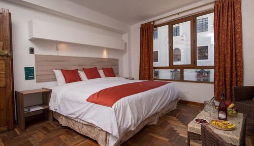 Junior Room, 1 King Bed