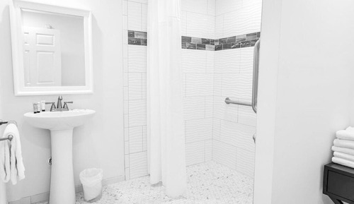 Saltwater Suites 301 King Suite, 3rd Fl. Barefoot