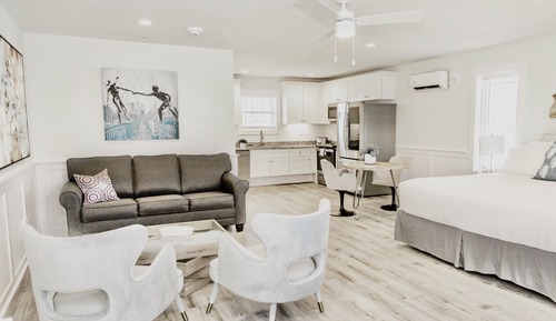 Saltwater Suites 101 King ADA Suite, 1st Fl. Barefoot