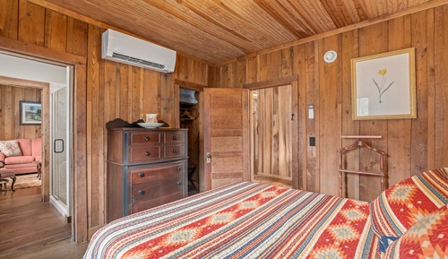 Suite, Ensuite (Camelia Suite)