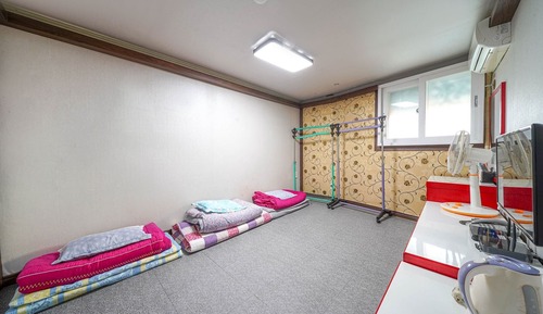 Room (Ondol Room)