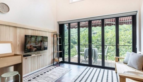 Room (201 Plum (Duplex))