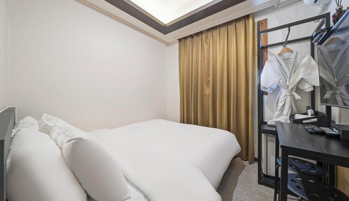 Room (Standard (queen bed free OTT viewing )