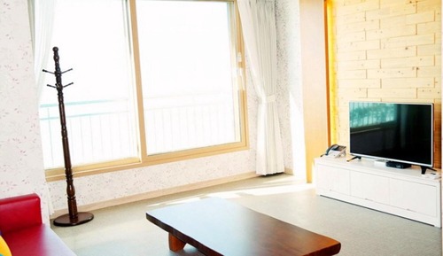 Room (Building 6 Room 202 (Salt Water Hot S)
