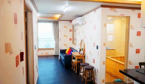 Room (Building 6 Room 101 (Salt Water Hot S)