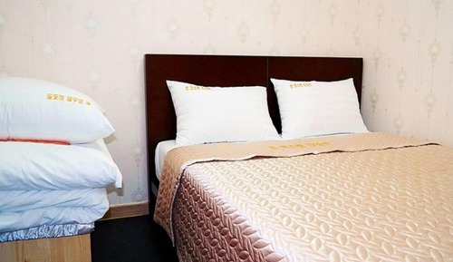 Room (Building 4 Room 102 (Seawater pool Hi)