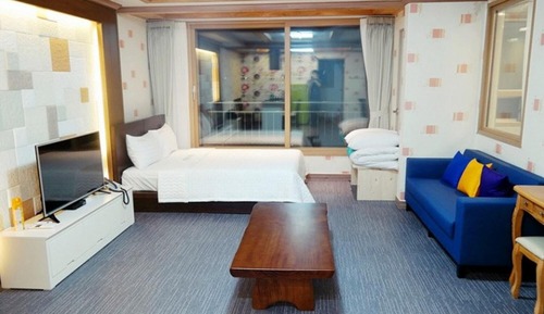 Room (Building 8 Room 101 (seawater pool hi)