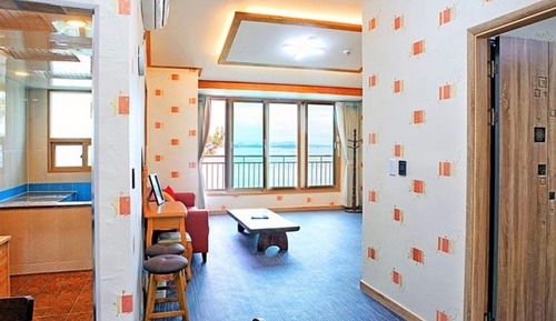 Room (Building 3 Room 101 (Seawater pool Hi)