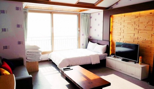 Room (Building 8 Room 202 (seawater pool hi)