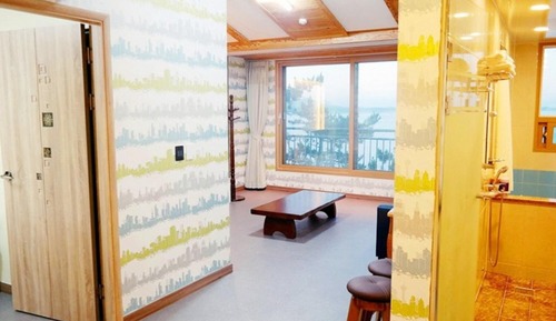 Room (Building 7 Room 201 (Salt Water Hot S)