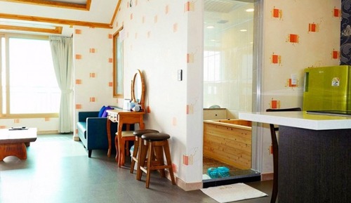 Room (Building 6 Room 201 (Salt Water Hot S)