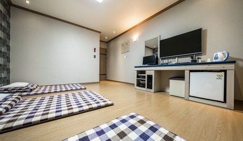 Room (Ondol Room)