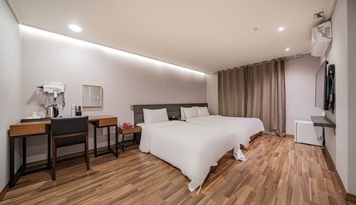Room (Deluxe Twin)