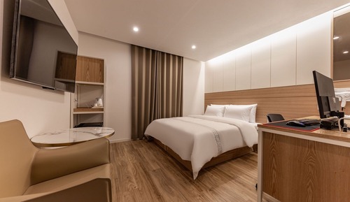 Room (Standard (parking for 1 car per room))