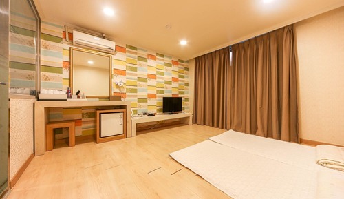 Room (Korean room (free breakfast for 2 peo)