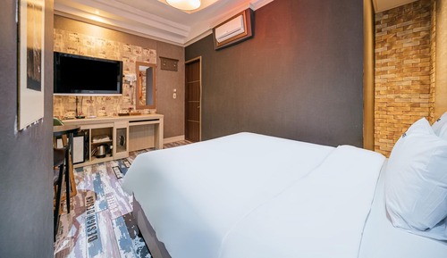 Room (General A - Massage bed (free Netflix)