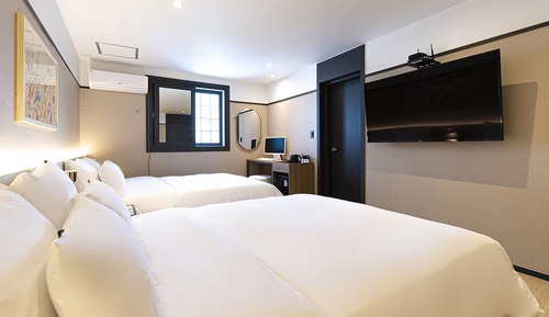 Room (Suite Twin (with styler Netflix avail)