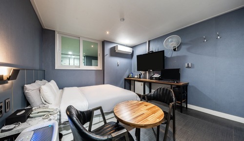 Room (Deluxe Double (Additional charge for )