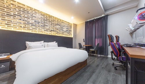 Room (Couple 2 PC room breakfast provided M)