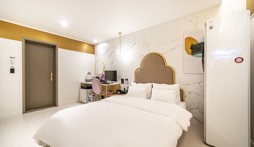 Room (Premium Romanspot (with styler romant)