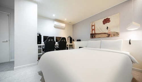 Room (Premium Gaming 2PC (Valorant LoL excl)