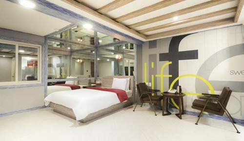 Room (Premium-mirror room (100% disinfectio)