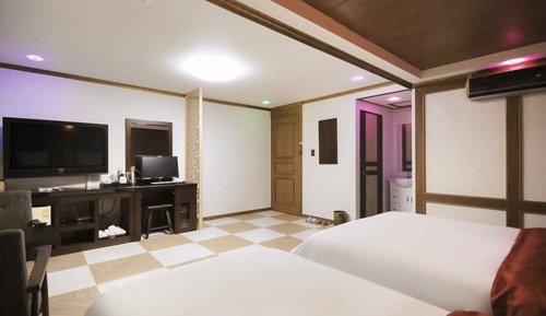 Room (VIP - TWIN (Double + Single Bed Jette)