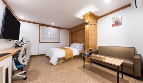 Room (Americano room (Disney Marvel movie r)