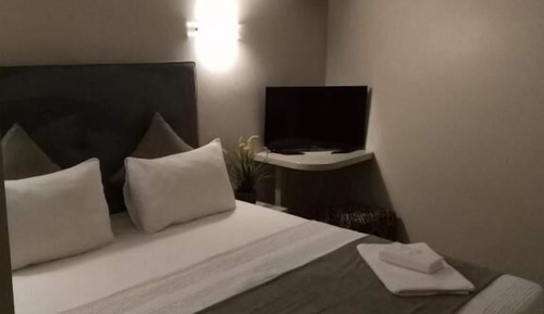 Basic Room, 1 Queen Bed, Non Smoking