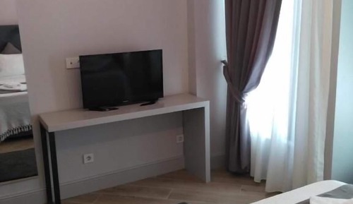 Standard Room, 1 Queen Bed, Non Smoking, Garden View