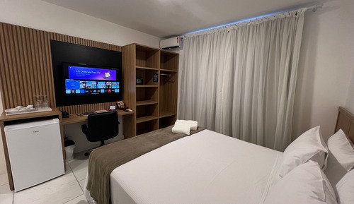 Basic Suite, 1 Queen Bed