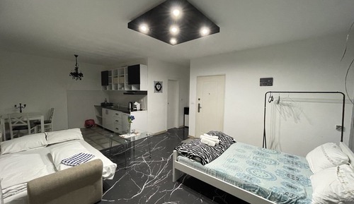 Deluxe Studio