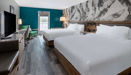 Room, 2 Queen Beds, Balcony, Pool View