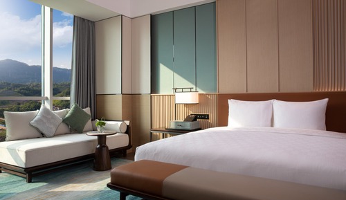 Standard Room, 1 King Bed, River View
