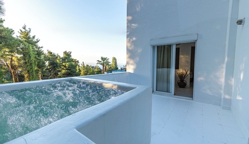 Junior Quadruple Room, 1 King Bed with Sofa bed, Hot Tub, Sea View